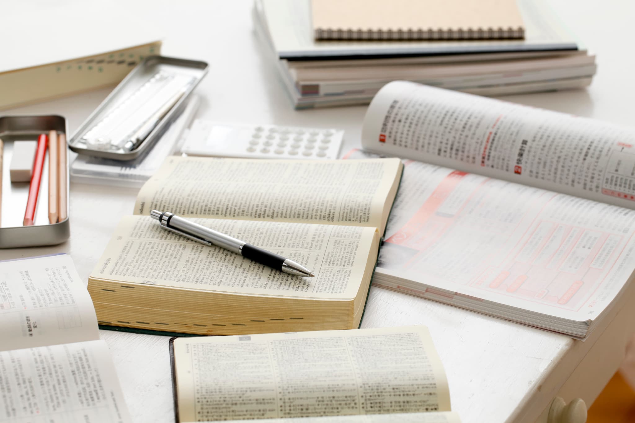 歯科医師になるために勉強するイメージ