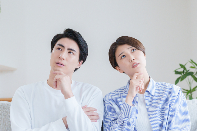 歯科医院で行うPMTCとは何か考える男女